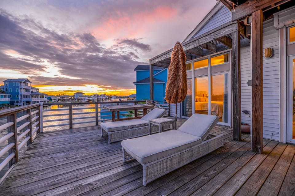 Property building, View (from property/room), Balcony/Terrace
