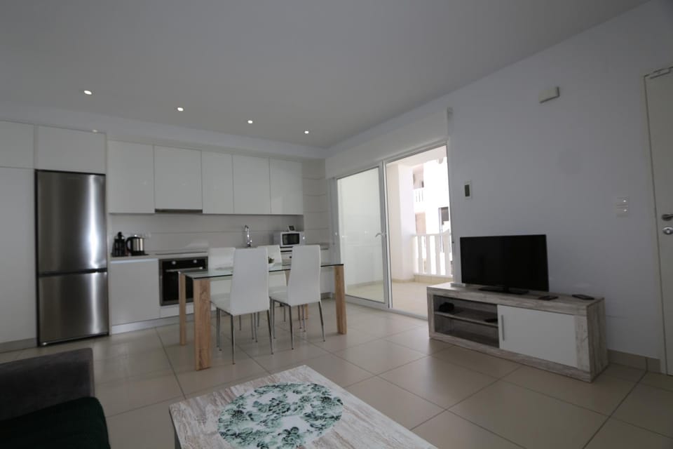 Communal lounge/ TV room, Balcony/Terrace, Living room
