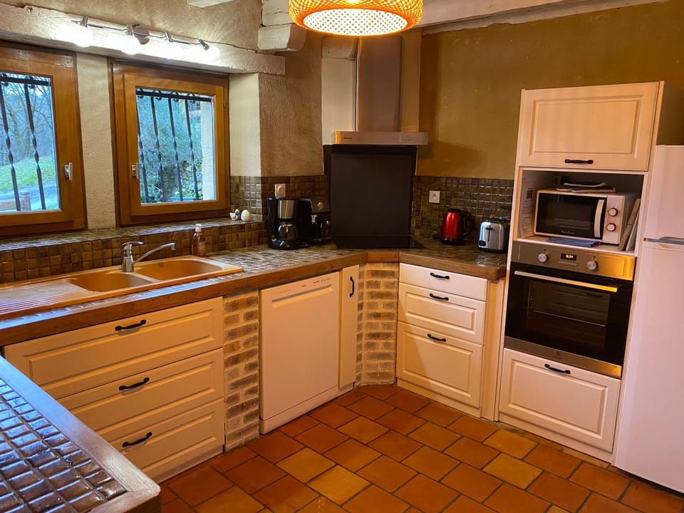 Coffee/tea facilities, dishwasher, pet friendly, stove, toaster, kitchen