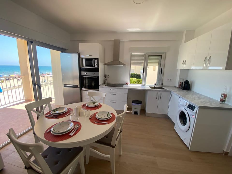 Kitchen or kitchenette, Sea view, oven, stove, toaster, washing machine