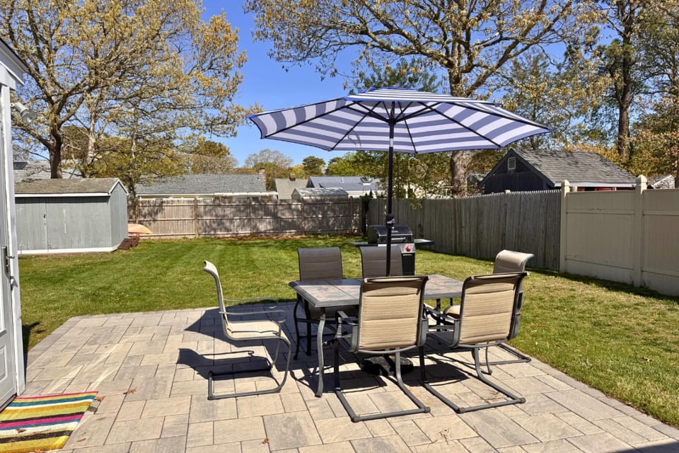 Sunny Cape Cod Cottage Near Lewis Bay House in West Yarmouth