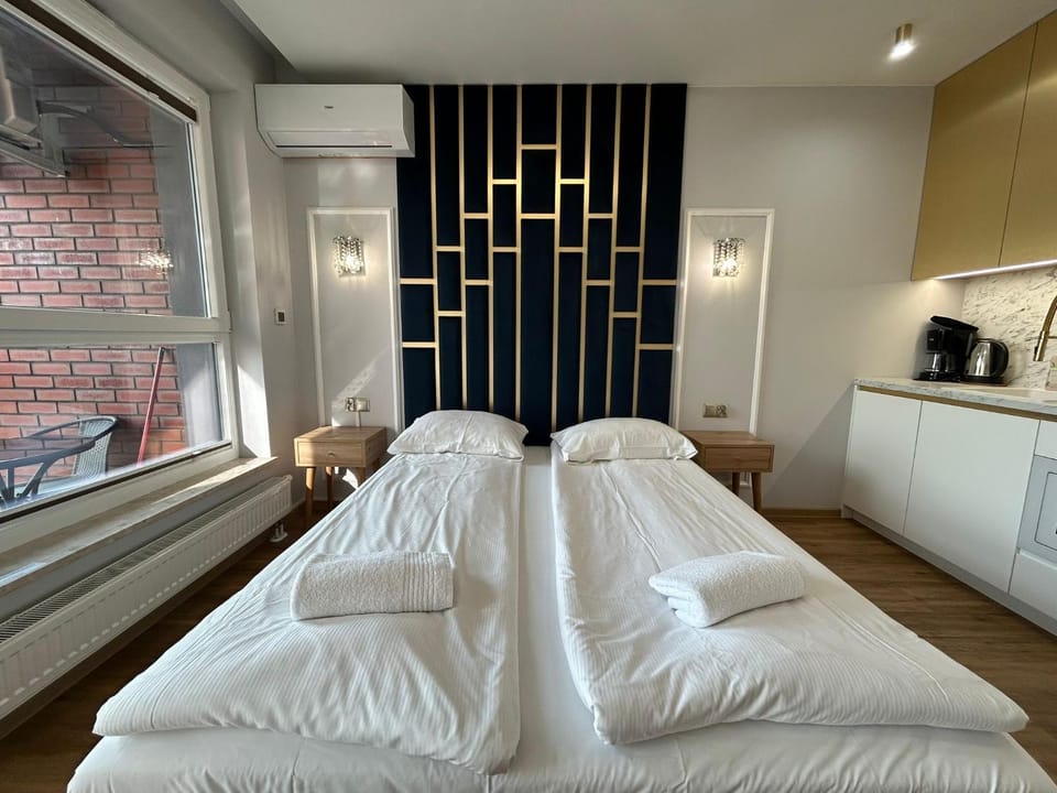 Bed, Kitchen or kitchenette, Photo of the whole room, Bedroom