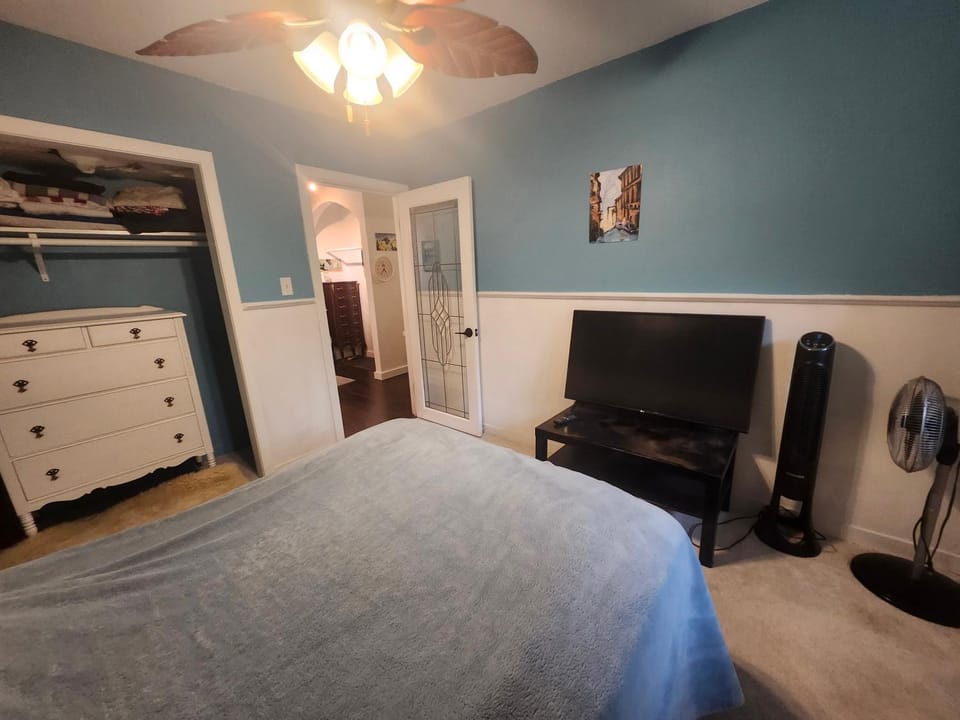 One Bedroom Suite in perfect location Vancouvers Mount Pleasant Apartment in Vancouver
