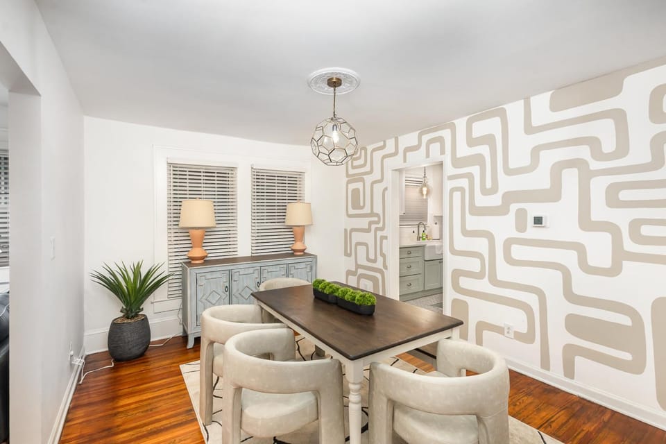 Walkable City Trendy Hideout for Foodies - 3BR-2BA House in Charlotte
