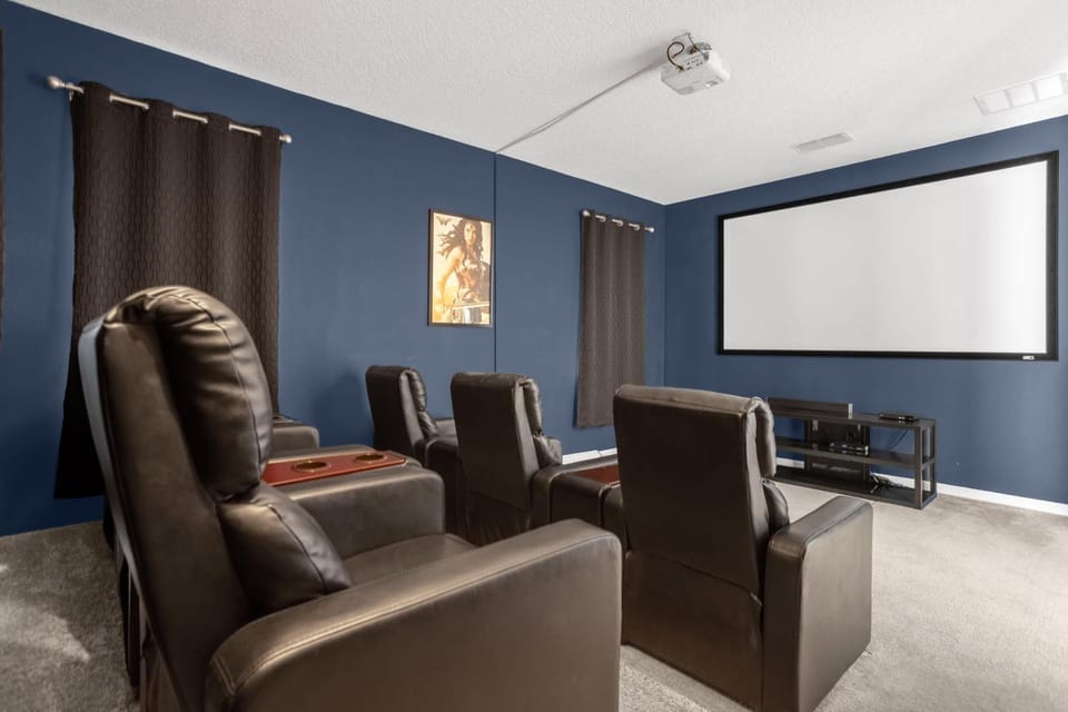 Upstay - Resort Home w Cinema Pool & Lake View House in Kissimmee