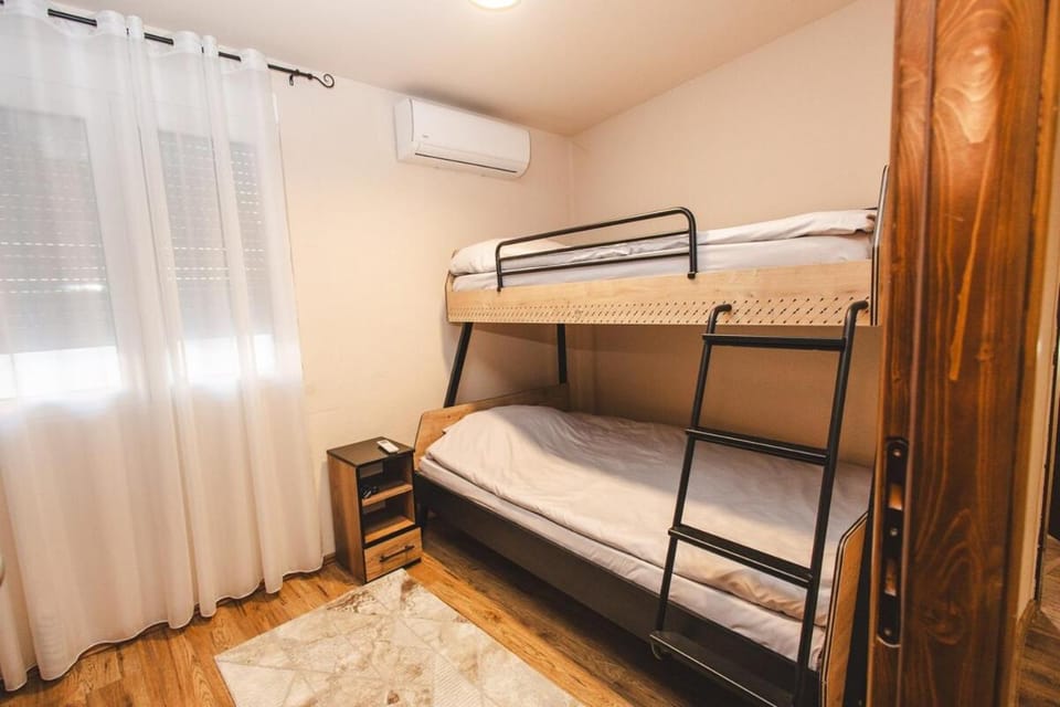 Bedroom, bunk bed, air conditioner