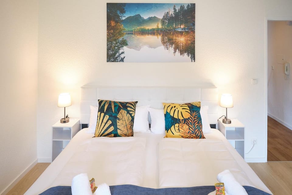 Bed, Photo of the whole room, Decorative detail, Bedroom