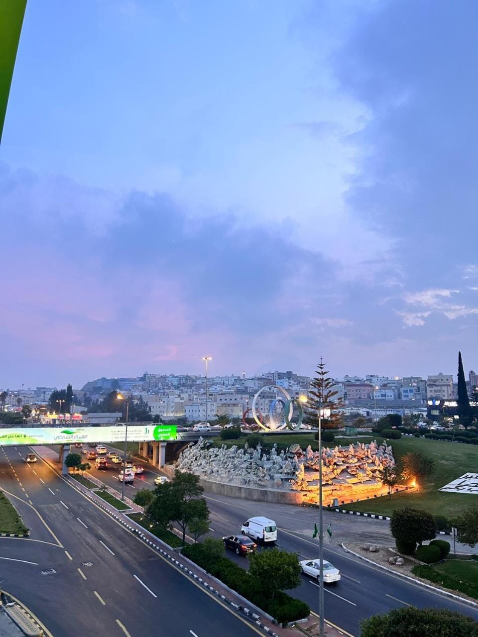 Day, Neighbourhood, Natural landscape, Bird's eye view, City view, Location