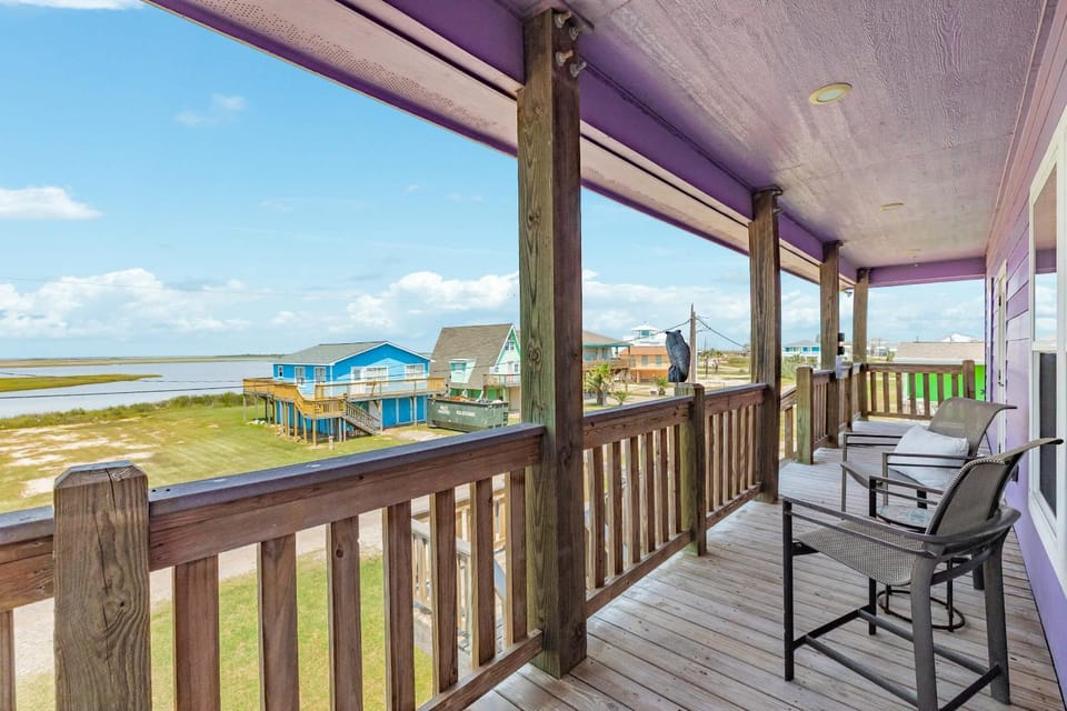 Purple Paradise- Beachy Fun, Bay & Beach Views! House in Brazoria County