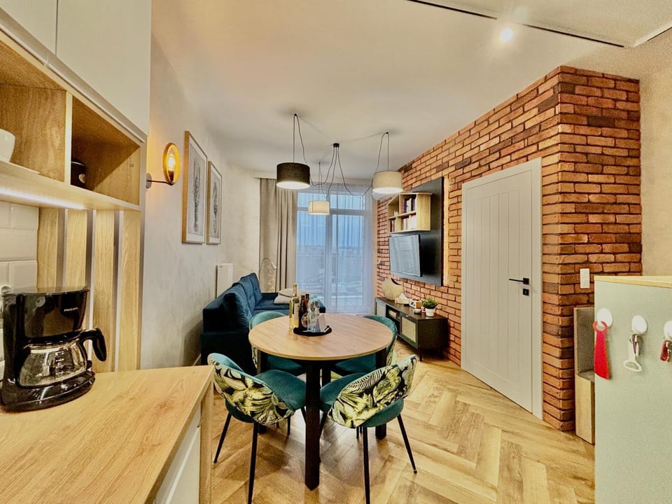 TV and multimedia, Kitchen or kitchenette, Living room