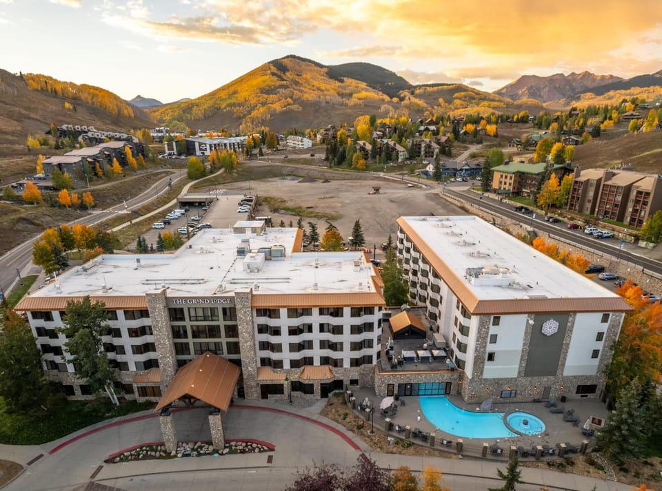2 Unit Combo Heated Pool Hot Tub Steam Gym House in Colorado