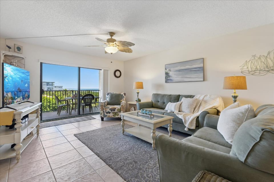 TV and multimedia, Balcony/Terrace, Living room, Seating area