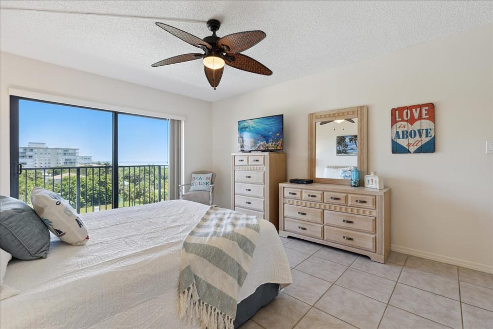 Bed, TV and multimedia, Balcony/Terrace, Bedroom