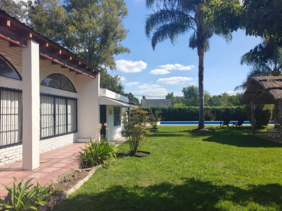 Casa Quinta rural con pileta House in Buenos Aires Province