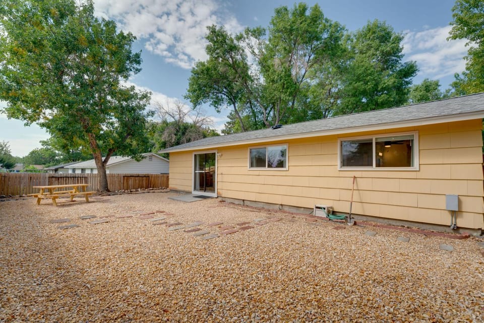 Quiet Home with Yard 2 Mi to Mall and Sparks Marina! House in Sparks