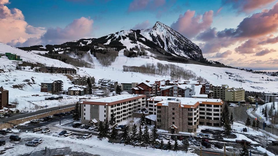 Property building, Bird's eye view, Winter, Mountain view