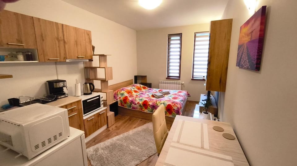 Bed, Bedroom, microwave, oven
