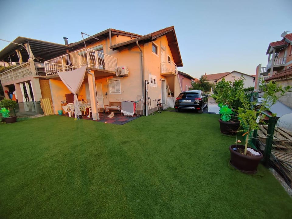 Patio, Garden, Parking