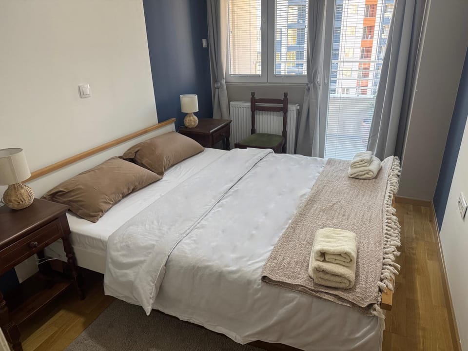 Bed, Photo of the whole room, Bedroom, towels
