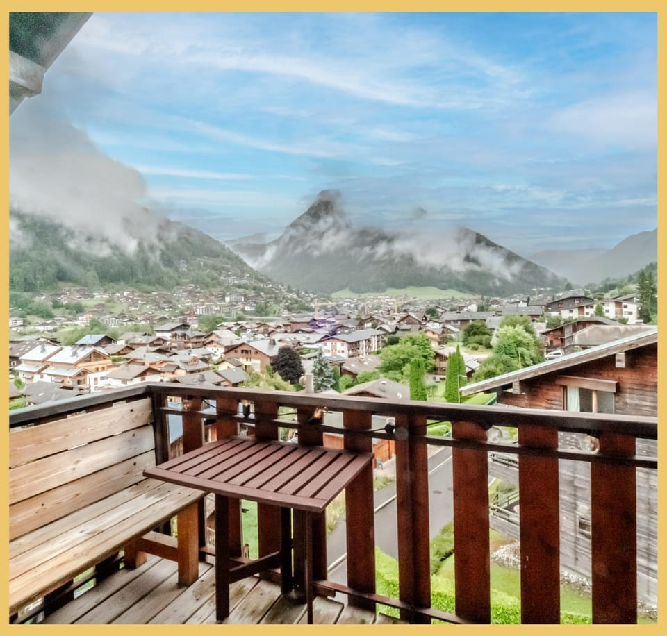 View (from property/room), Balcony/Terrace, Mountain view