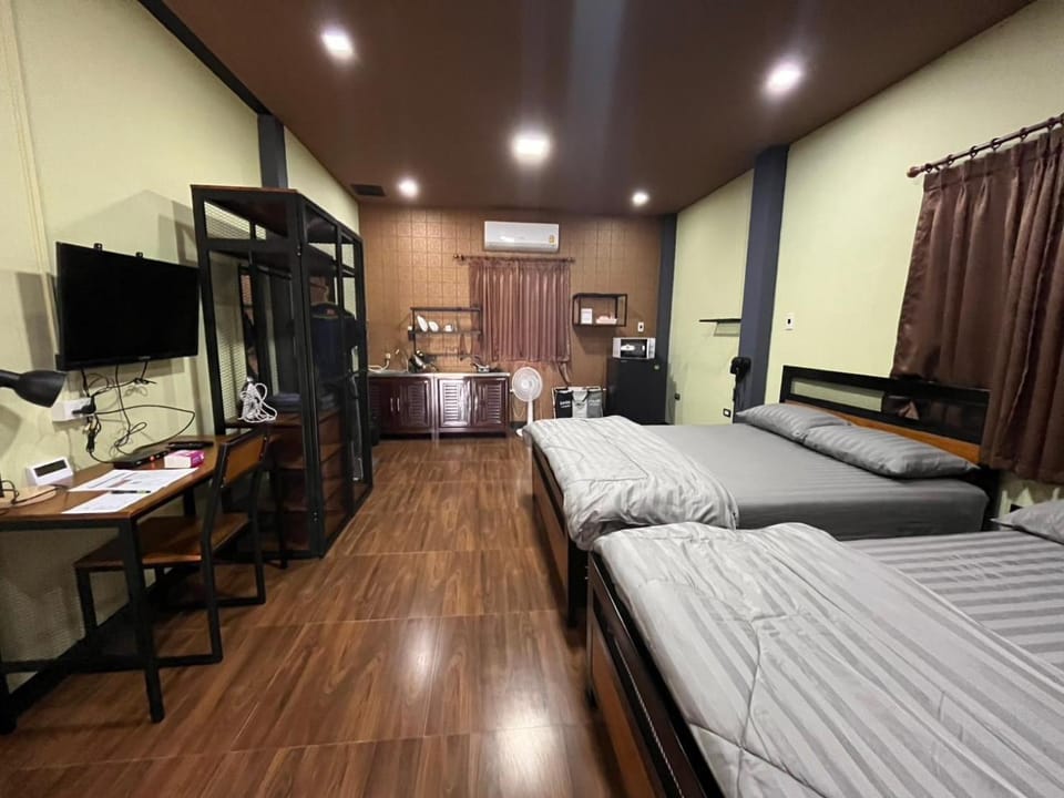 Property building, TV and multimedia, microwave, wardrobe