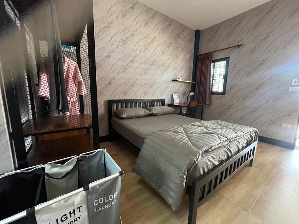 Bed, Bedroom, towels, wardrobe