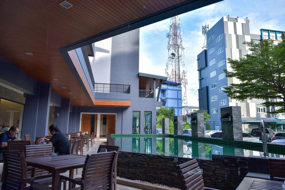 Property building, Patio, Day, Pool view, Swimming pool, sunbed