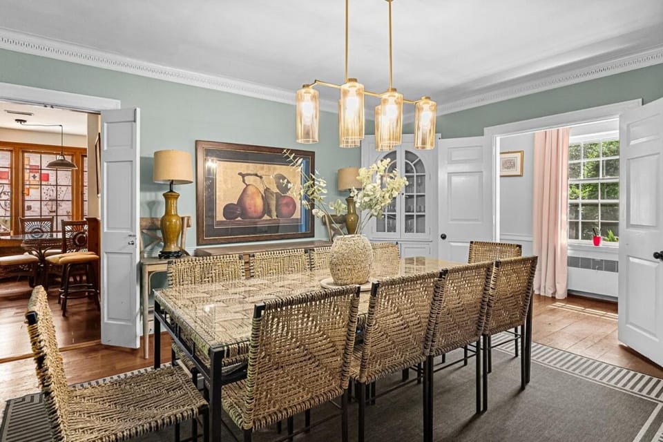 7BR Historic Estate Private Yard Near DC and Old Town - Vassar Apartment in Alexandria