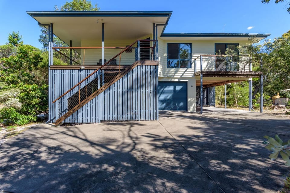 Mortimer - Rainbow Shores. Walk to beach House in Rainbow Beach