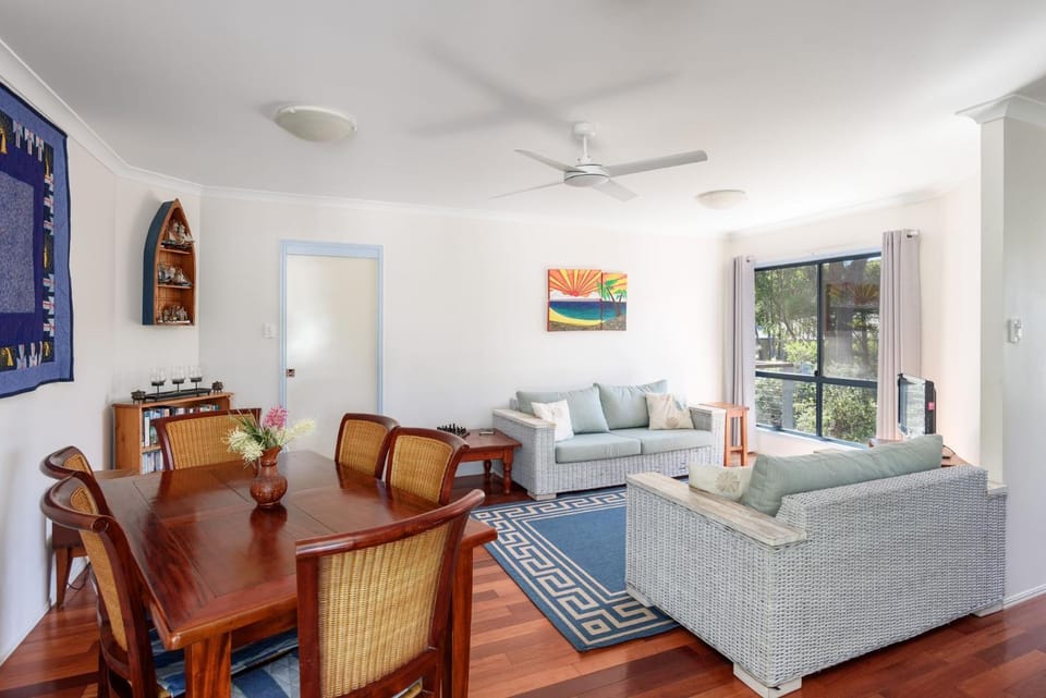 Mortimer - Rainbow Shores. Walk to beach House in Rainbow Beach