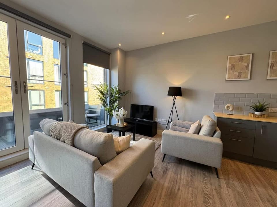 Prime Location Flat By Charles Richardson ltd Short Term Lets Couldson Perfect For Relocator Stays Apartment in London Borough of Croydon