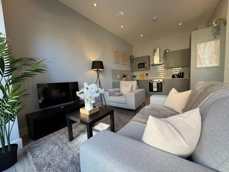 Prime Location Flat By Charles Richardson ltd Short Term Lets Couldson Perfect For Relocator Stays Apartment in London Borough of Croydon