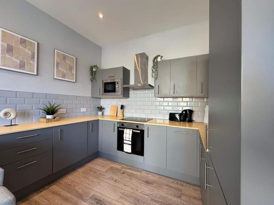 Prime Location Flat By Charles Richardson ltd Short Term Lets Couldson Perfect For Relocator Stays Apartment in London Borough of Croydon