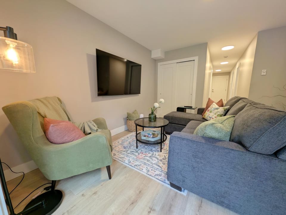 TV and multimedia, Living room, Seating area