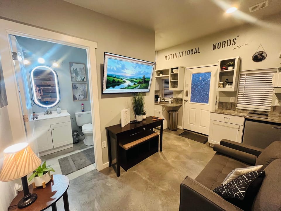 Bathroom, TV and multimedia, Kitchen or kitchenette, Seating area