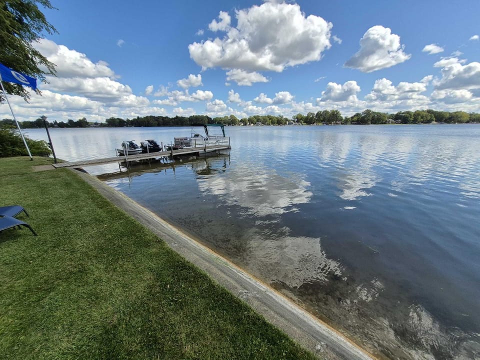 Lake and Lodge By KZOOBNB family House in Michigan