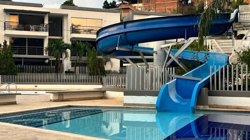 Hermoso Apartasol, cerca al Parque Principal, Piscinas, Aire acondicionado Apartment in Santa Fe de Antioquia