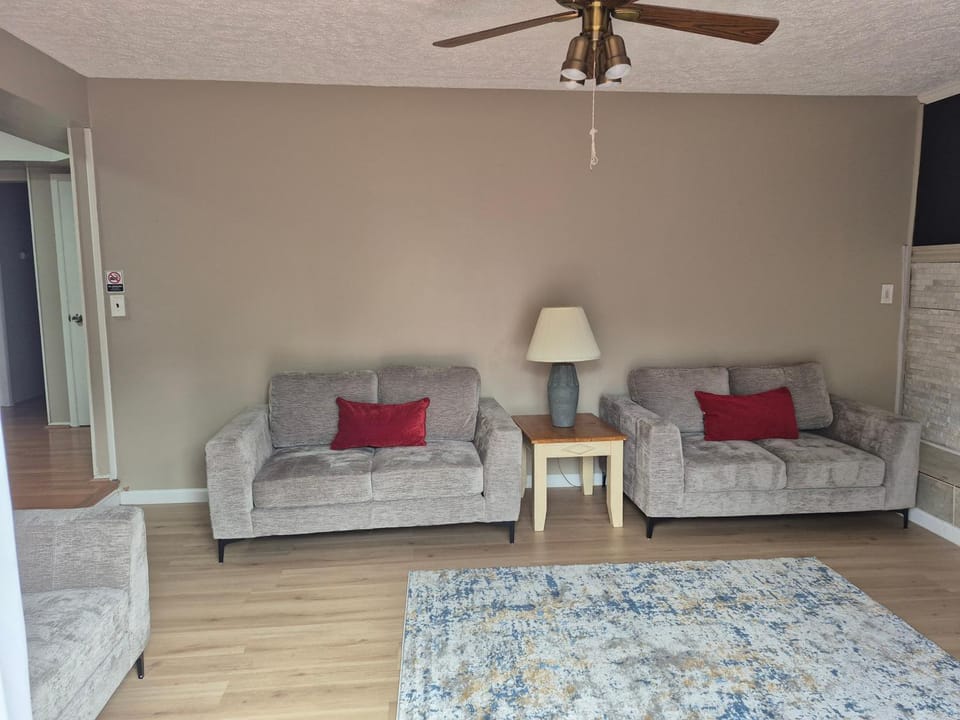 Four Bedroom Family and friends cozy home Villa in Sterling Heights