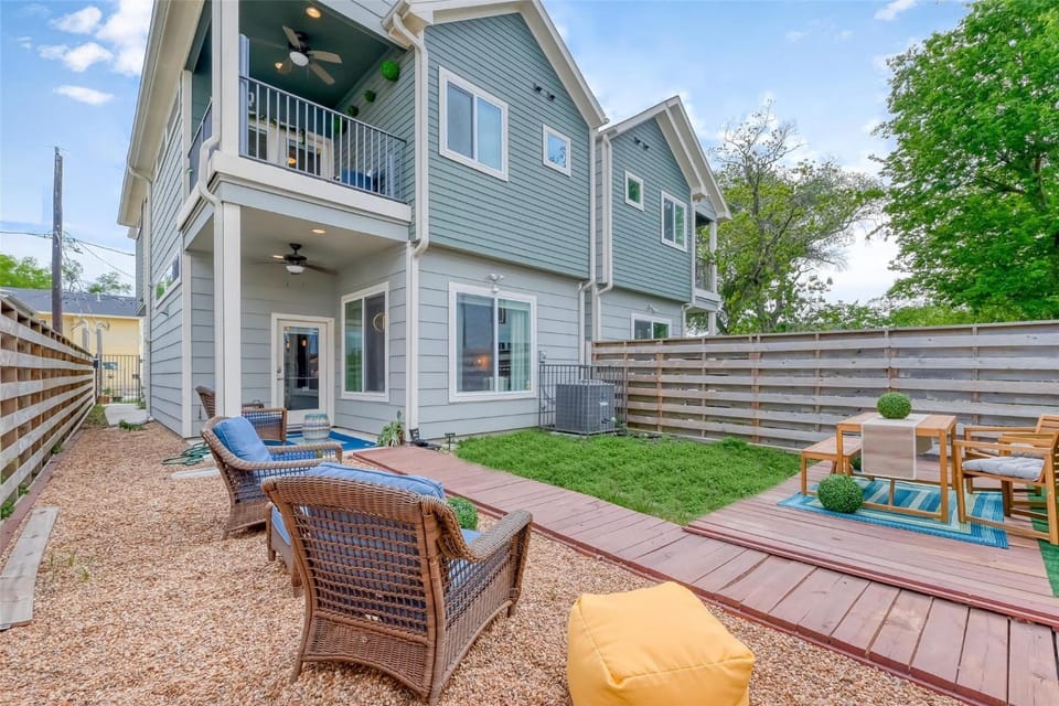 Property building, Patio, Spring, Garden, View (from property/room), Balcony/Terrace, Seating area, Evening entertainment, sunbed