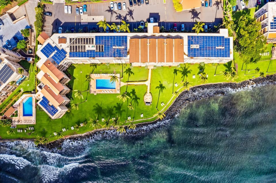 Property building, Nearby landmark, Day, Neighbourhood, Natural landscape, Bird's eye view, Pool view, Sea view, Street view, Swimming pool, Swimming pool, Location