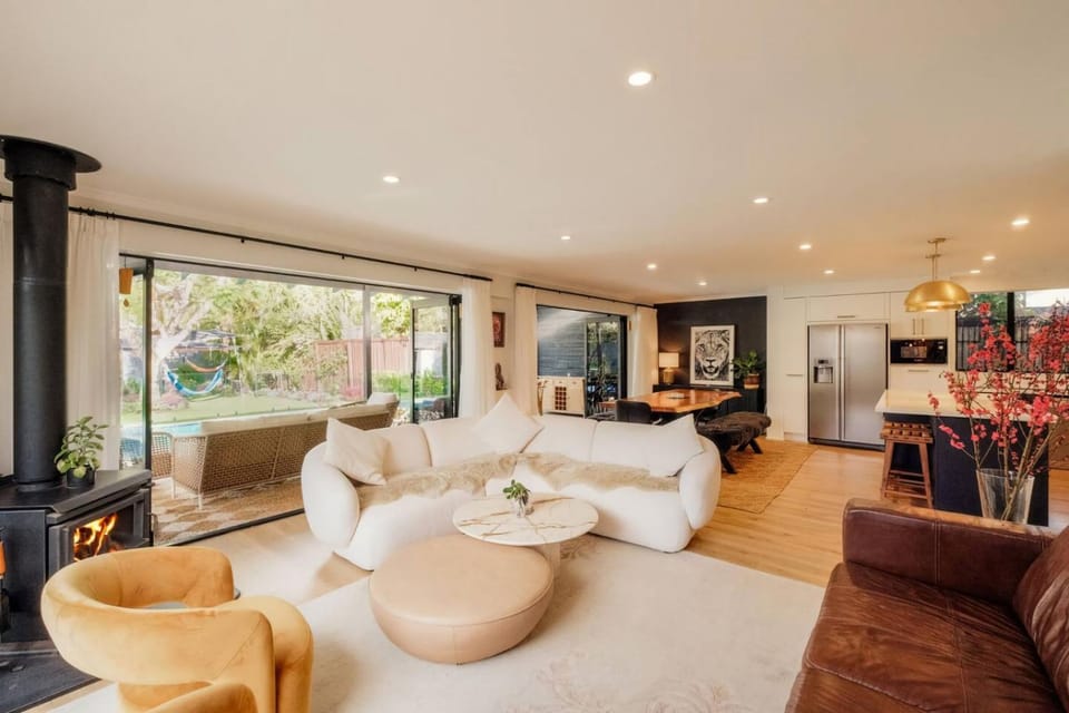 Mokum House Designer Escape with Pool Sauna Bed and Breakfast in Indooroopilly
