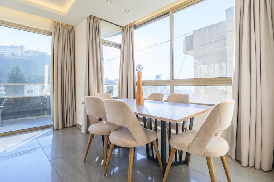 View (from property/room), Balcony/Terrace, Living room, Seating area, Dining area
