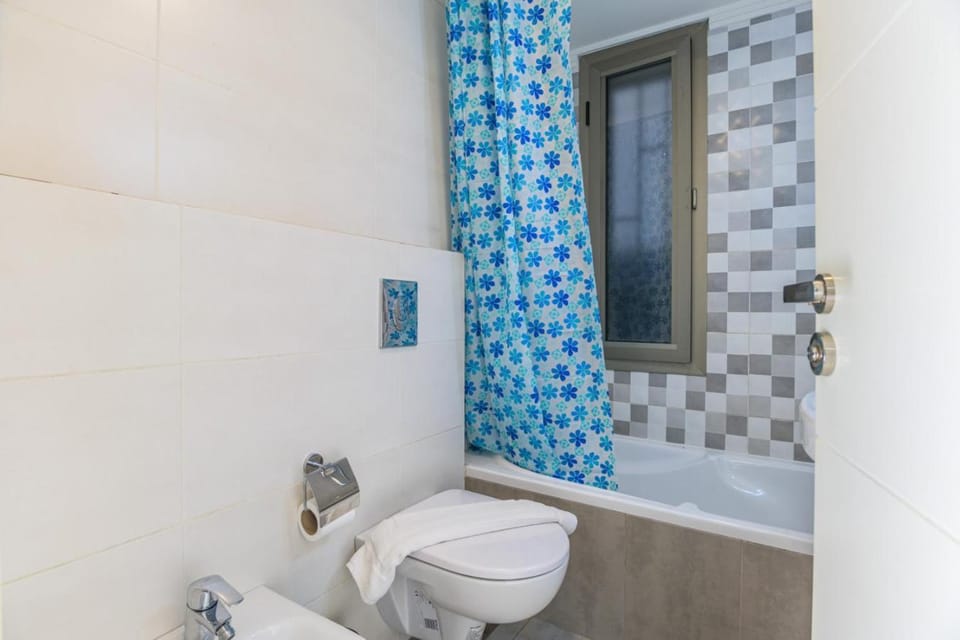 Shower, Toilet, Bathroom, Bath