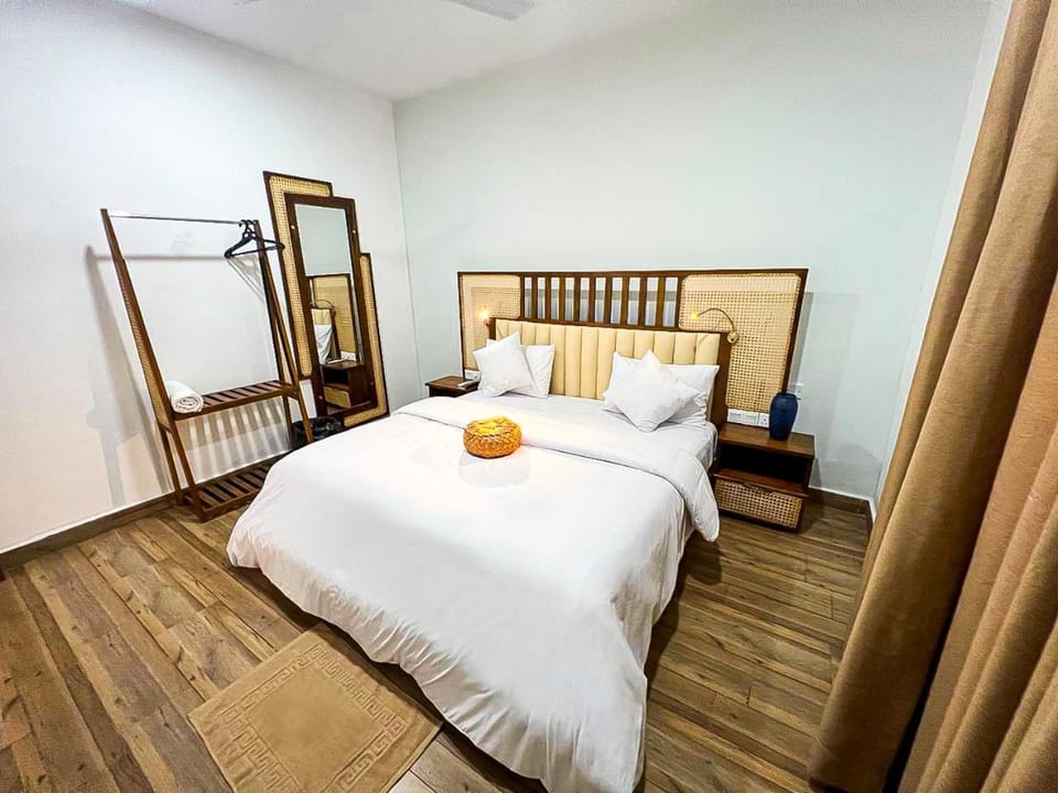 Bed, Photo of the whole room, Bedroom, towels, wardrobe