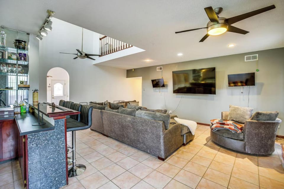 Peaceful 4BR Home - Yard, Family Comforts House in Terrytown