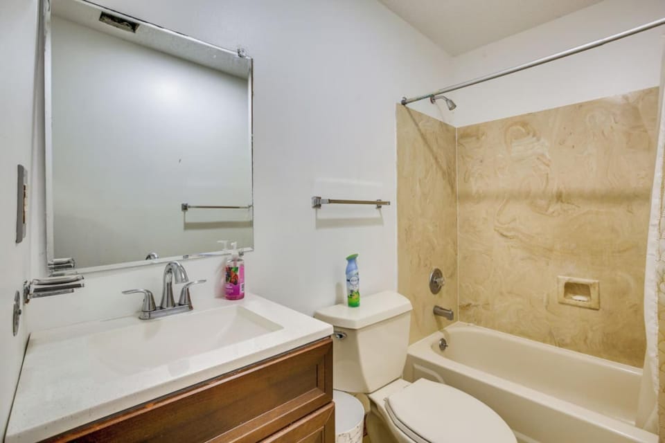 Luxury Estate- Private Yard • 2 King Beds House in Terrytown