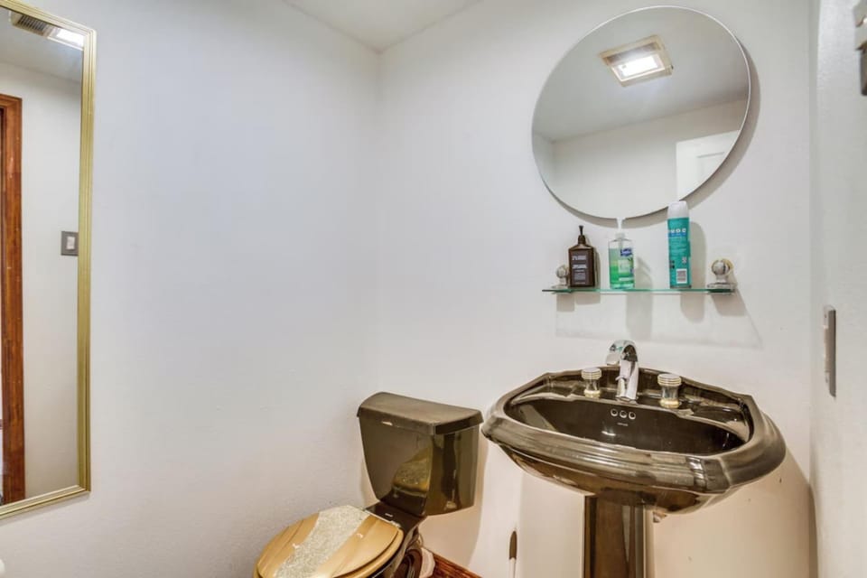 Luxury Estate- Private Yard • 2 King Beds House in Terrytown
