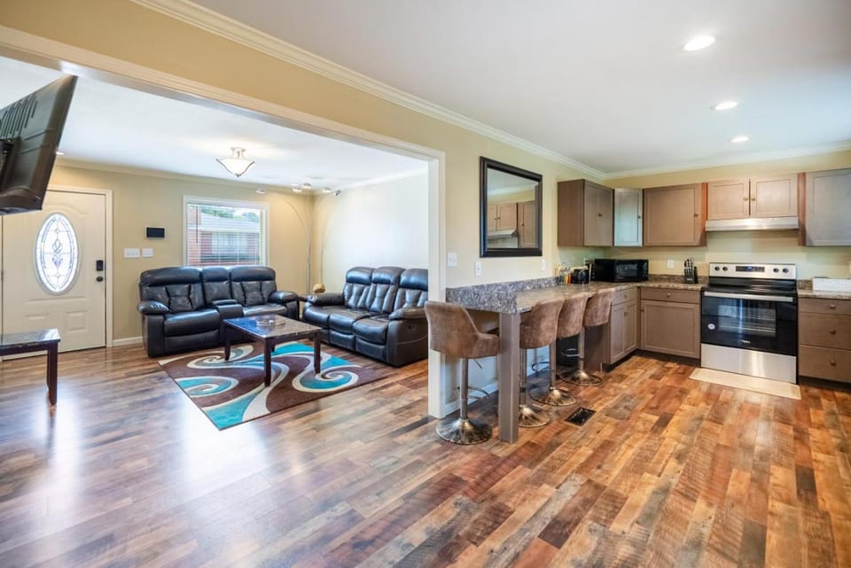 Comfortable 3BR Retreat Near Downtown Birmingham House in Bessemer