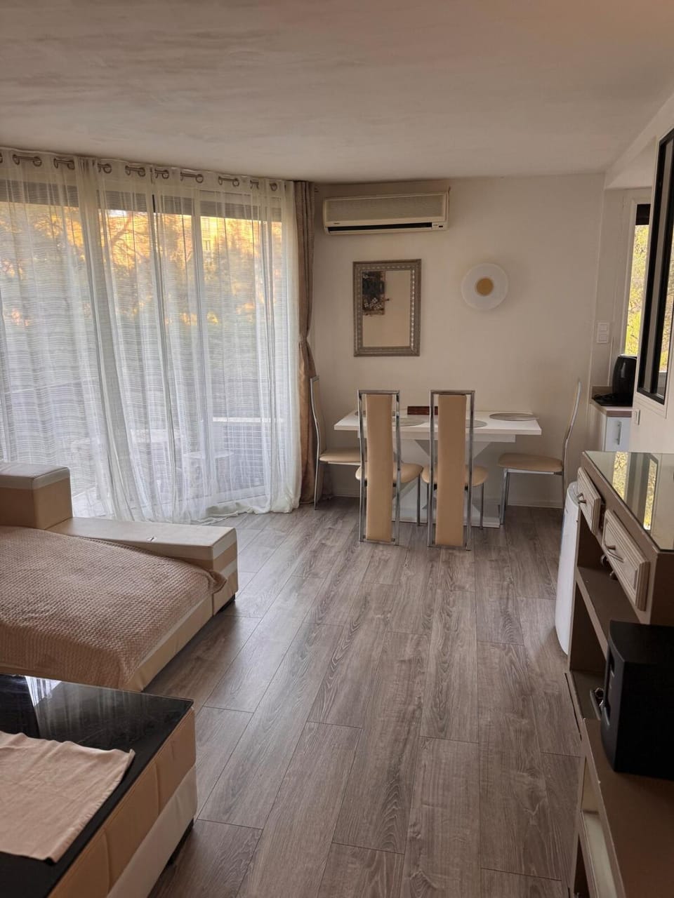 TV and multimedia, Living room, Dining area