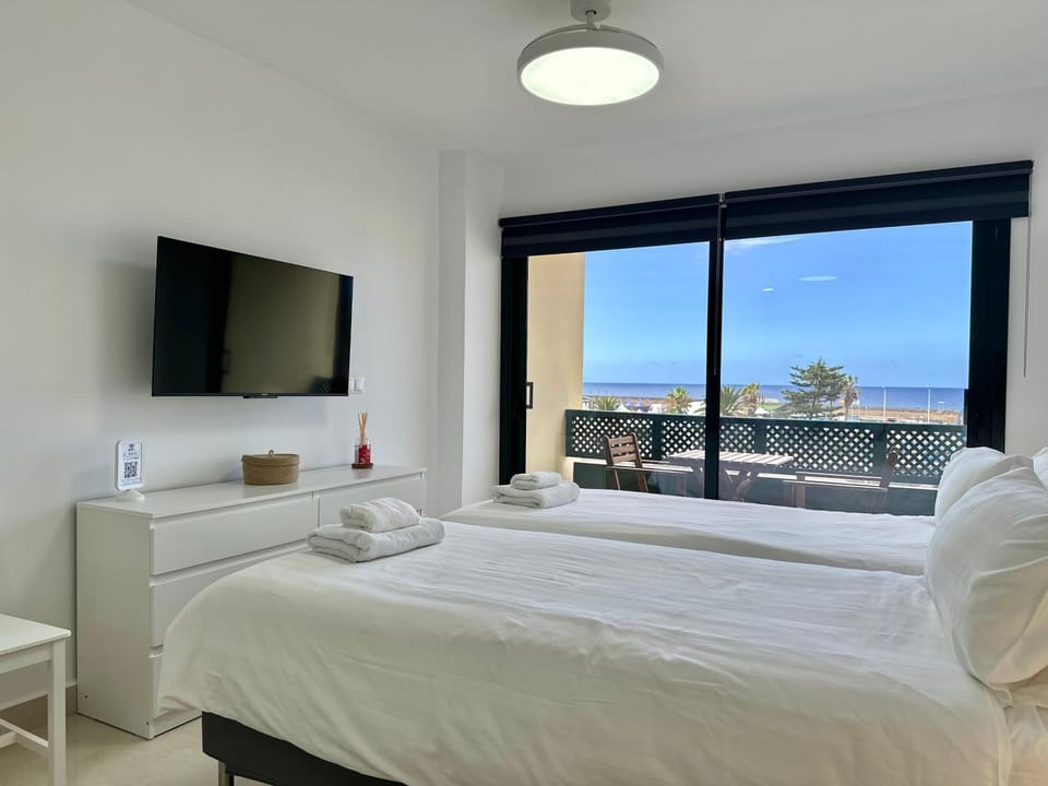 Bed, TV and multimedia, Photo of the whole room